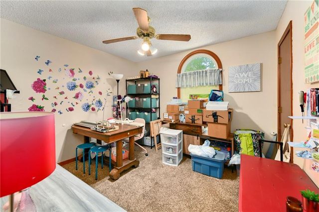 1204 NE Hunters Road, Blue Springs, MO 64014