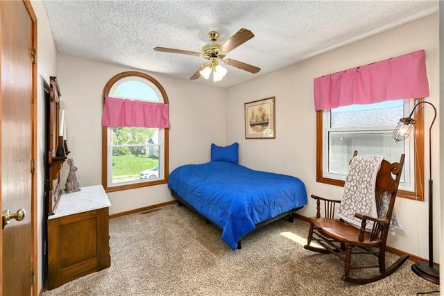 1204 NE Hunters Road, Blue Springs, MO 64014