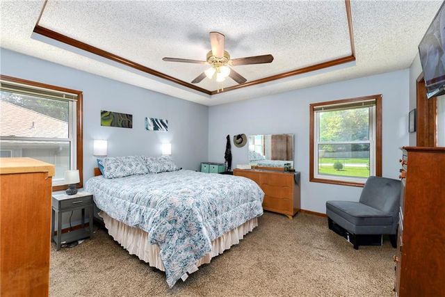 1204 NE Hunters Road, Blue Springs, MO 64014