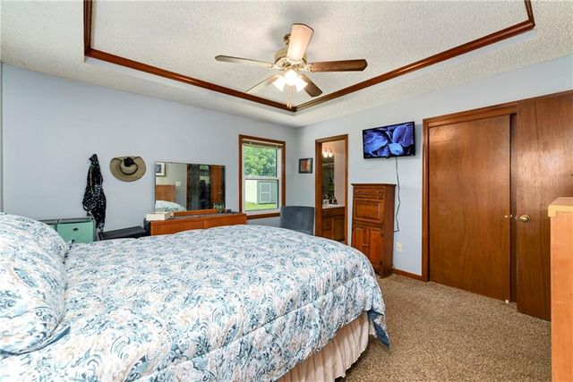 1204 NE Hunters Road, Blue Springs, MO 64014