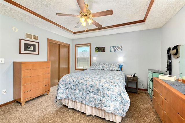 1204 NE Hunters Road, Blue Springs, MO 64014