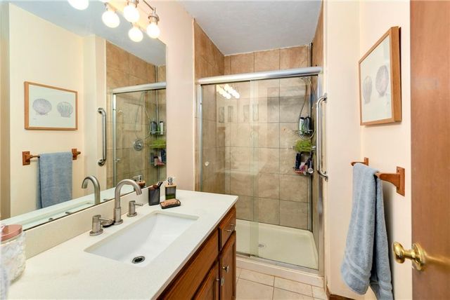 1204 NE Hunters Road, Blue Springs, MO 64014