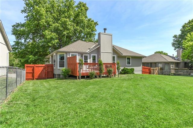 1204 NE Hunters Road, Blue Springs, MO 64014