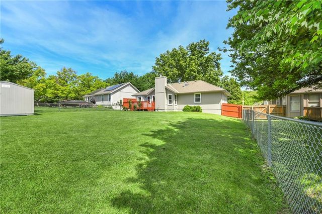 1204 NE Hunters Road, Blue Springs, MO 64014