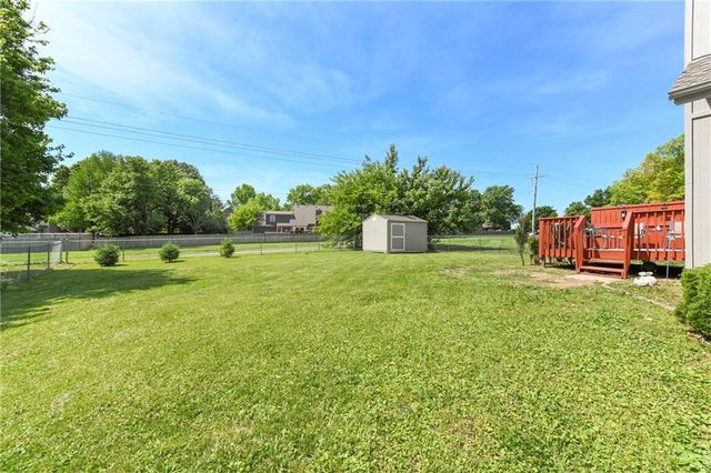 1204 NE Hunters Road, Blue Springs, MO 64014