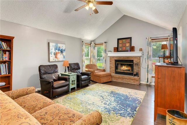 1204 NE Hunters Road, Blue Springs, MO 64014