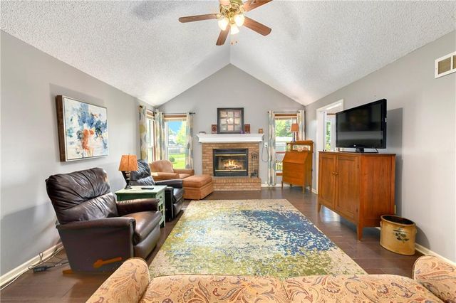 1204 NE Hunters Road, Blue Springs, MO 64014
