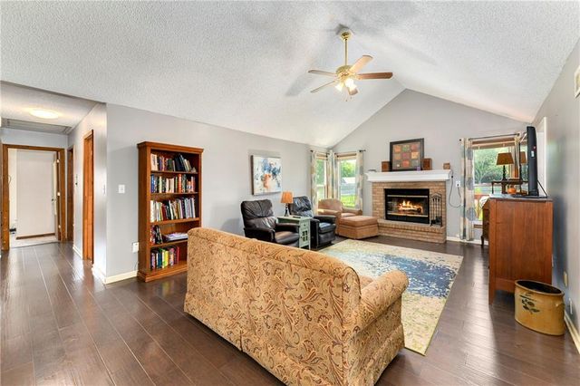 1204 NE Hunters Road, Blue Springs, MO 64014