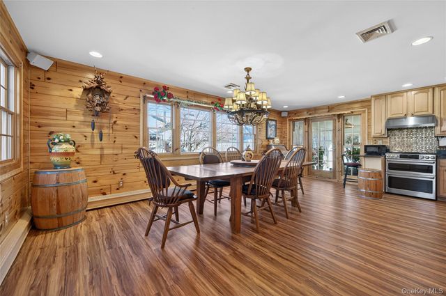 350 Pin Oak Lane, Westbury, NY 11590