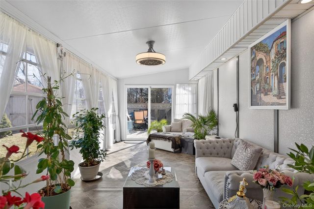 350 Pin Oak Lane, Westbury, NY 11590