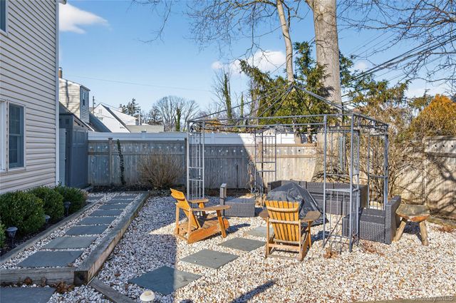 350 Pin Oak Lane, Westbury, NY 11590