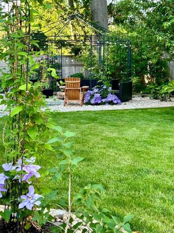 350 Pin Oak Lane, Westbury, NY 11590