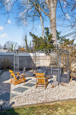 350 Pin Oak Lane, Westbury, NY 11590