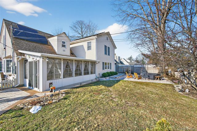 350 Pin Oak Lane, Westbury, NY 11590