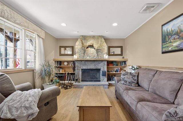 350 Pin Oak Lane, Westbury, NY 11590