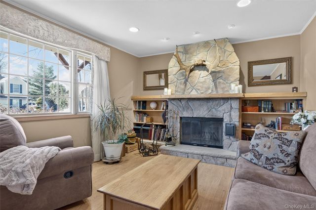 350 Pin Oak Lane, Westbury, NY 11590