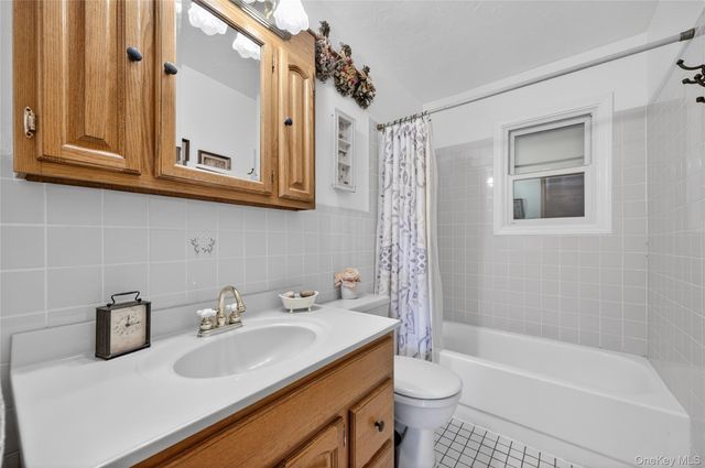 350 Pin Oak Lane, Westbury, NY 11590