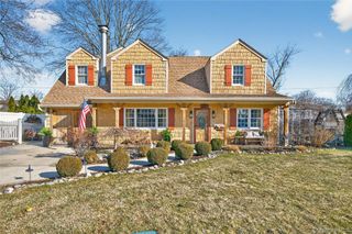 350 Pin Oak Lane, Westbury, NY 11590