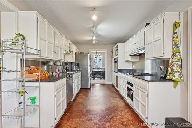 8229 S 74th East Avenue, Tulsa, OK 74133