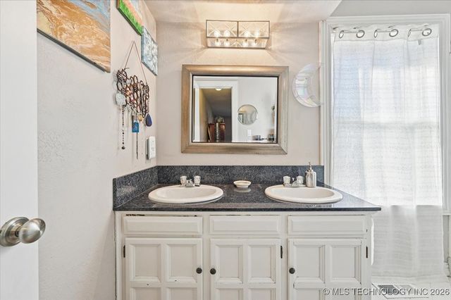 8229 S 74th East Avenue, Tulsa, OK 74133