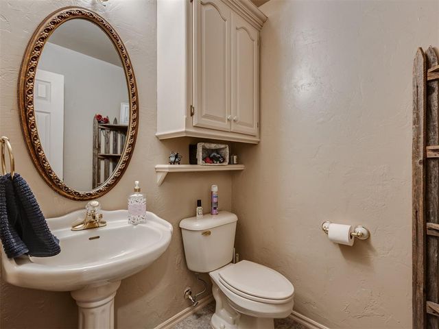 1423 E Twin Brook Terrace, Mustang, OK 73064