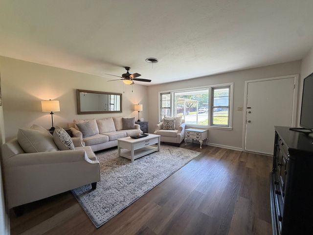 4305 Highland Lake Drive, Lake Worth, TX 76135