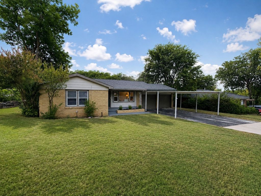 4305 Highland Lake Drive, Lake Worth, TX 76135