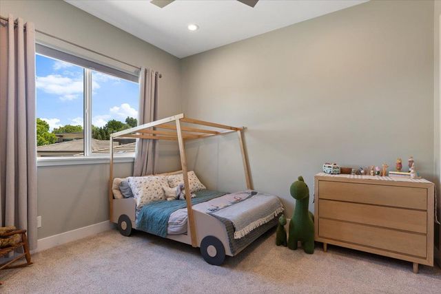 1112 Pick N Shovel Ct, Auburn, CA 95603