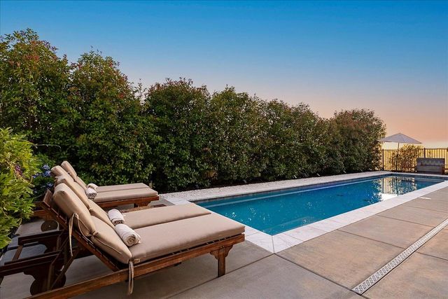 1112 Pick N Shovel Ct, Auburn, CA 95603