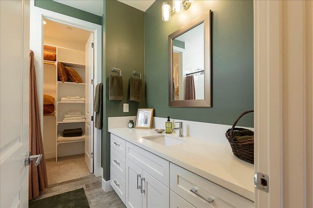1112 Pick N Shovel Ct, Auburn, CA 95603