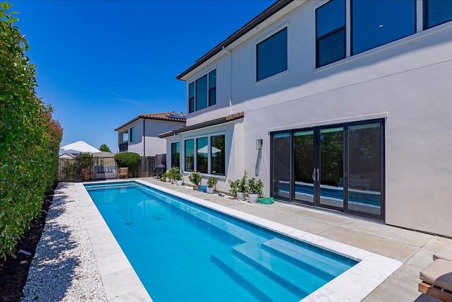 1112 Pick N Shovel Ct, Auburn, CA 95603