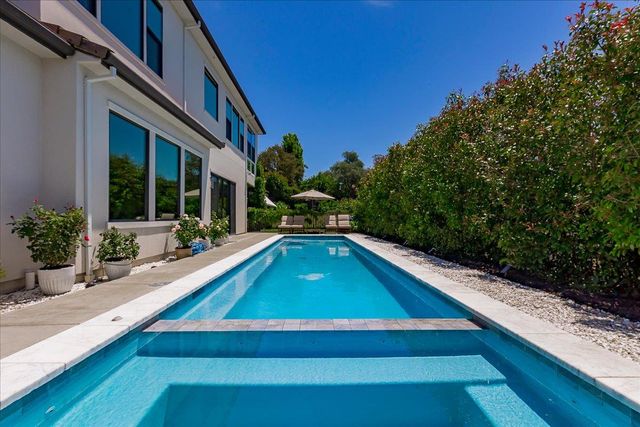 1112 Pick N Shovel Ct, Auburn, CA 95603