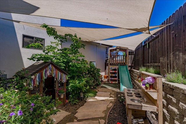 1112 Pick N Shovel Ct, Auburn, CA 95603