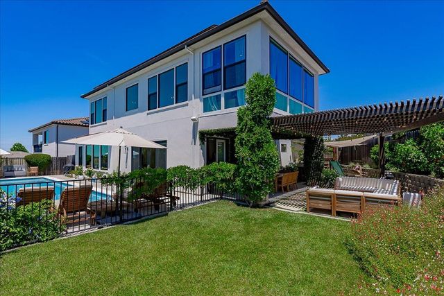 1112 Pick N Shovel Ct, Auburn, CA 95603