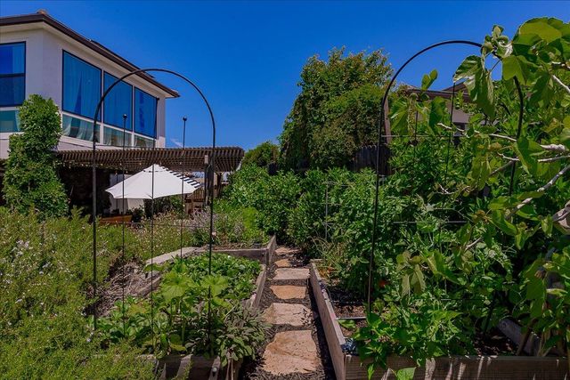 1112 Pick N Shovel Ct, Auburn, CA 95603
