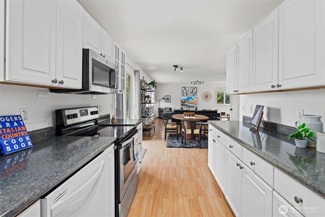 26132 19th Avenue S, Des Moines, WA 98198