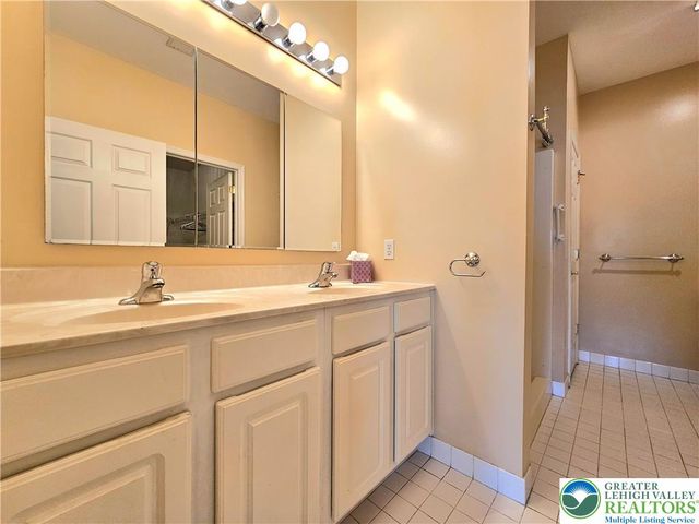 5 Canterbury Lane, Palmer Twp, PA 18045