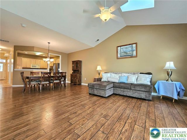 5 Canterbury Lane, Palmer Twp, PA 18045