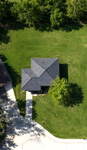 58 Hybiscus Court, Lake Jackson, TX 77566