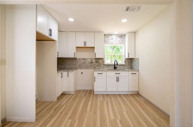 58 Hybiscus Court, Lake Jackson, TX 77566