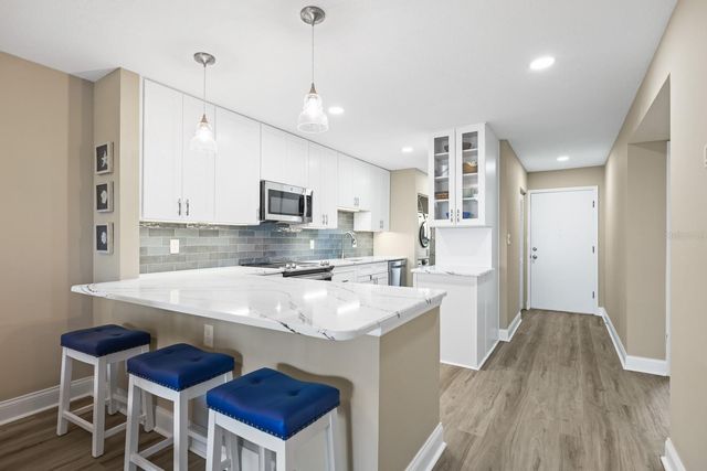 821 BAHIA DEL SOL DRIVE B, Ruskin, FL 33570