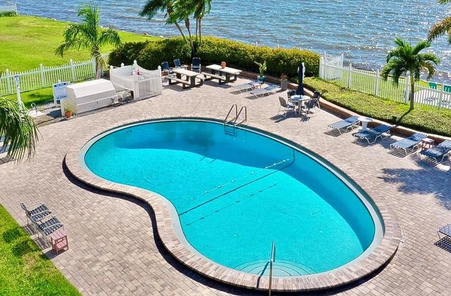 821 BAHIA DEL SOL DRIVE B, Ruskin, FL 33570
