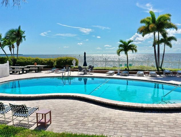 821 BAHIA DEL SOL DRIVE B, Ruskin, FL 33570