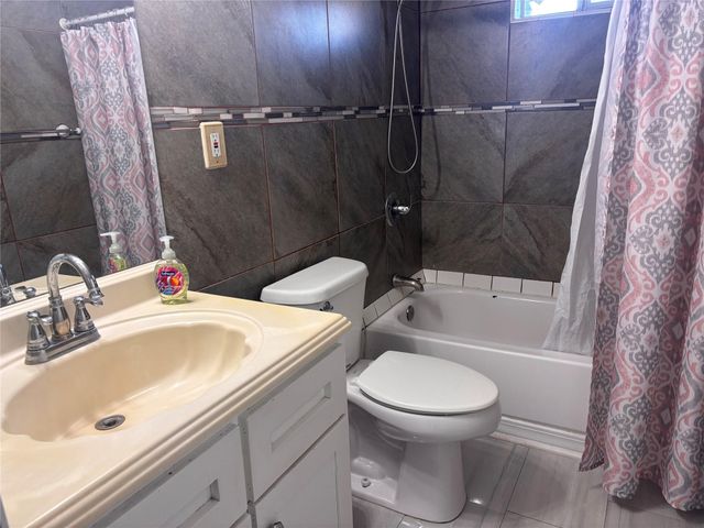 1310 Harris Way, Galveston, TX 77551