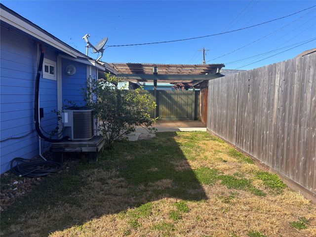 1310 Harris Way, Galveston, TX 77551