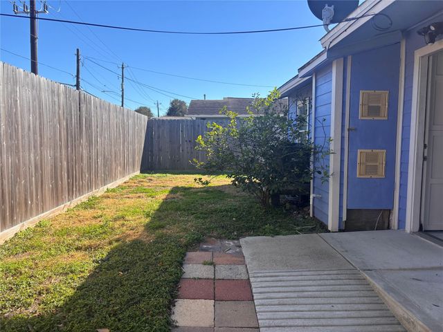 1310 Harris Way, Galveston, TX 77551