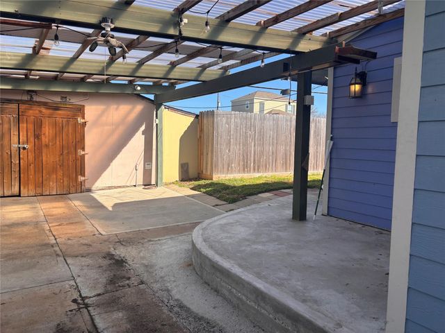 1310 Harris Way, Galveston, TX 77551