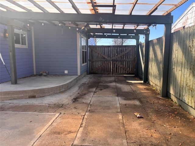 1310 Harris Way, Galveston, TX 77551