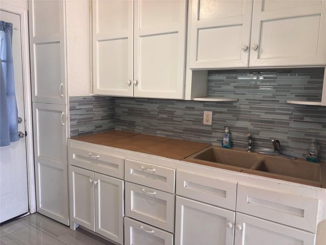 1310 Harris Way, Galveston, TX 77551