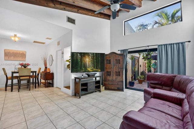 9770 NW 15th St 293, Pembroke Pines, FL 33024